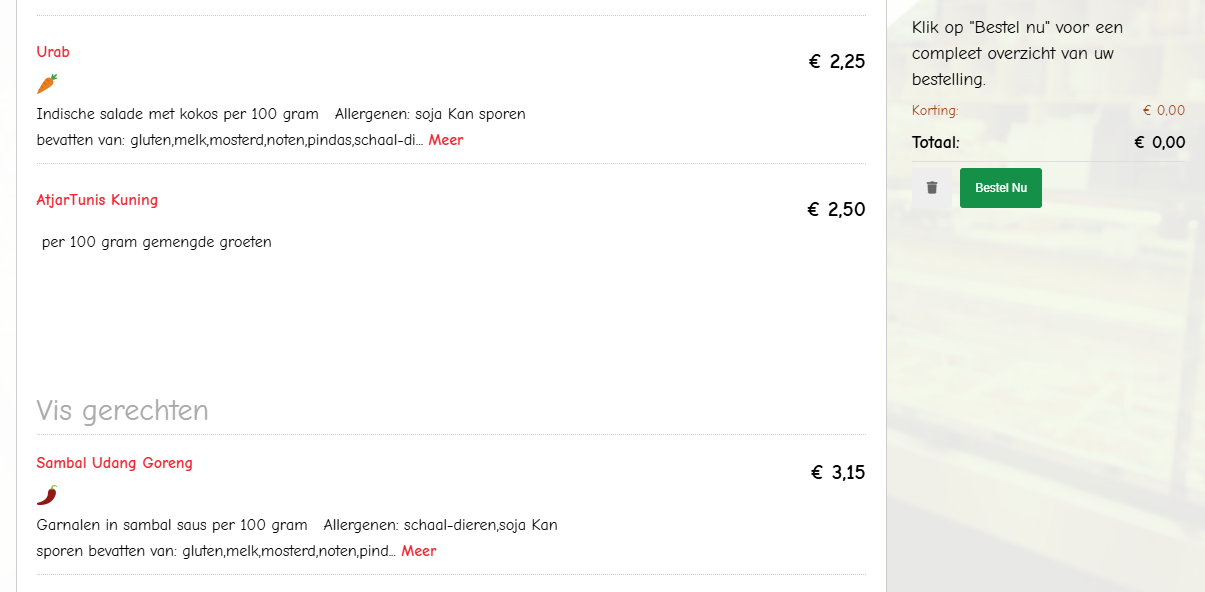Screenshot van een online menukaart met gerechten, prijzen en icoontjes voor pittig, vegetarisch en allergeneninformatie naast de beschrijving.